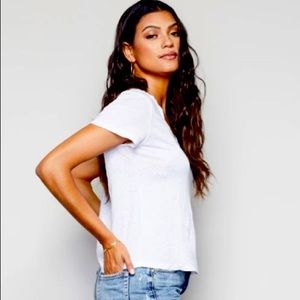 2 for $20!!! NWT Good American V-Neck Boyfriend Tee